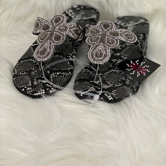 Olivia Miller Sandals - Picture 1 of 2